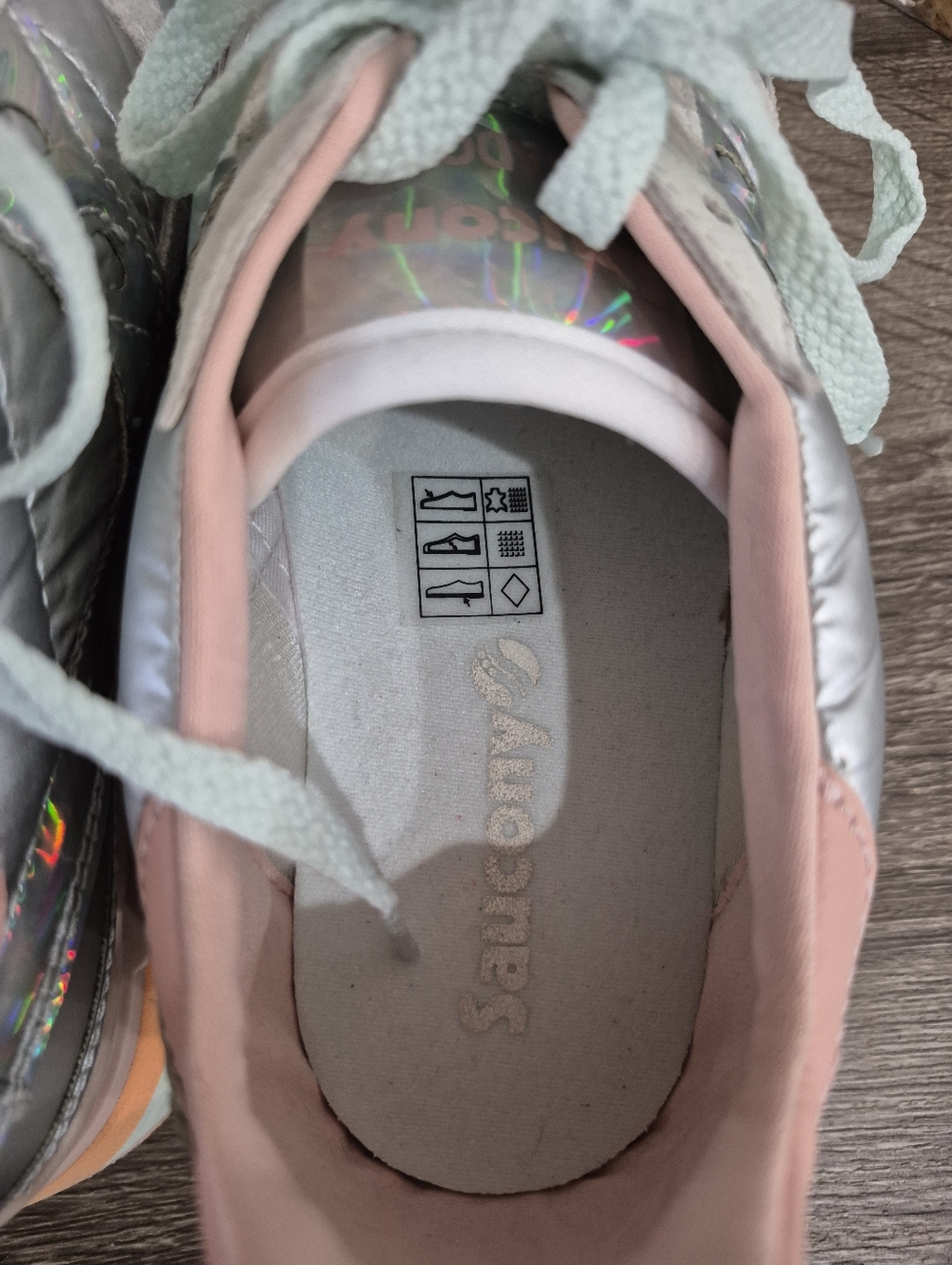 Saucony Women's Grey with Pastel Iridescent & Peach Accent Sneaker Size 8.5 - Picture 5 of 9